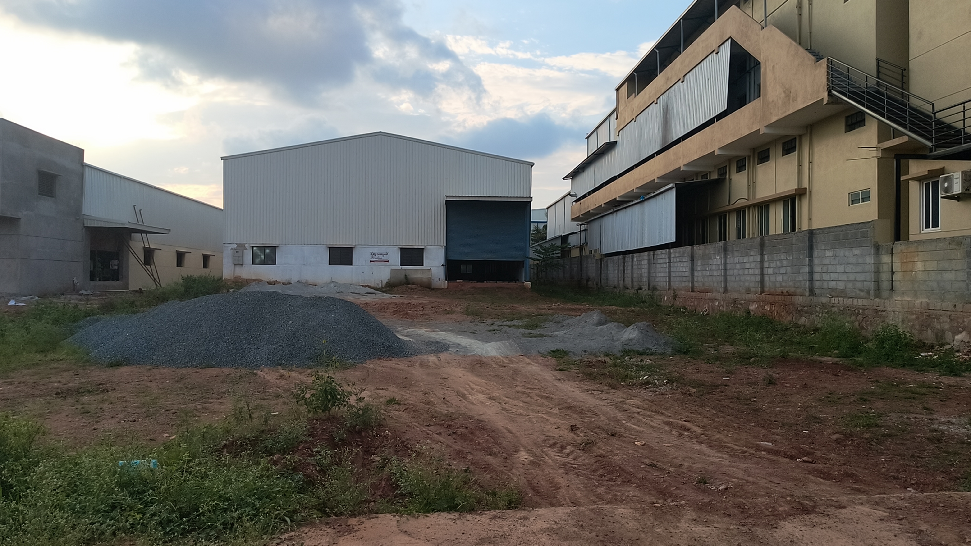 10,000 sqft warehouse in Dharwad, Karnataka, photo 1 of 8