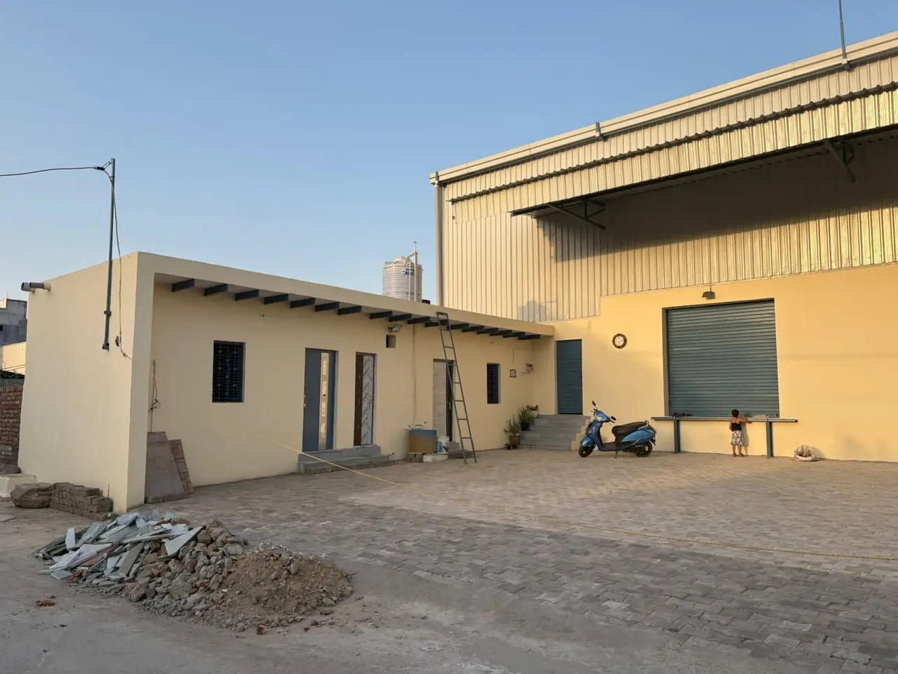 18,000 sqft warehouse in Bamnoli, Delhi