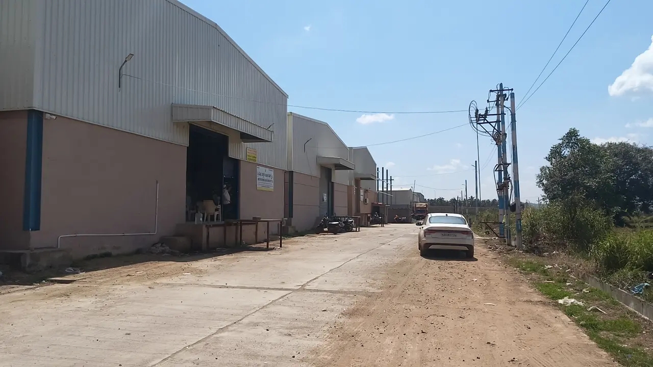 4,200 sqft warehouse in Dharwad, Karnataka, photo 1 of 7