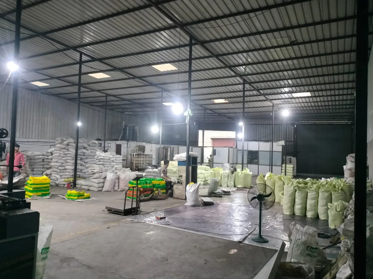 6,500 sqft warehouse in Surat, Gujarat, photo 1 of 4