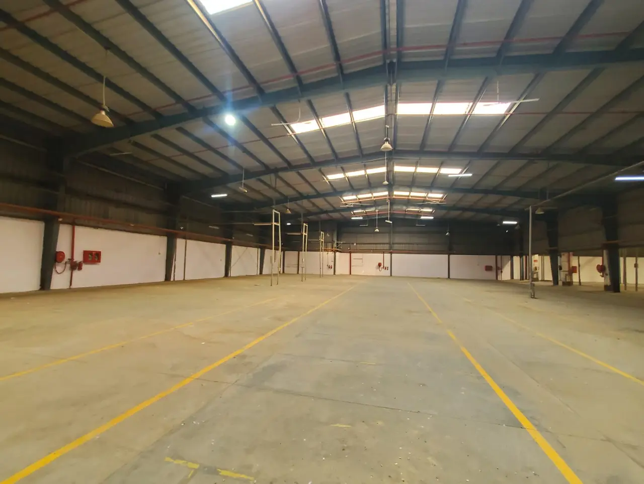 20,000 sqft warehouse in Delhi, Delhi