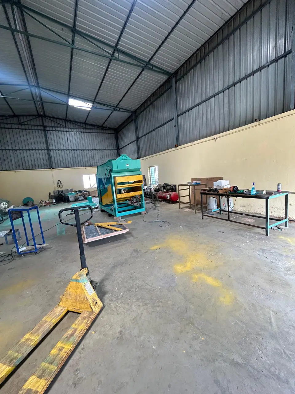 2,500 sqft warehouse in Bengaluru, Karnataka, photo 1 of 3